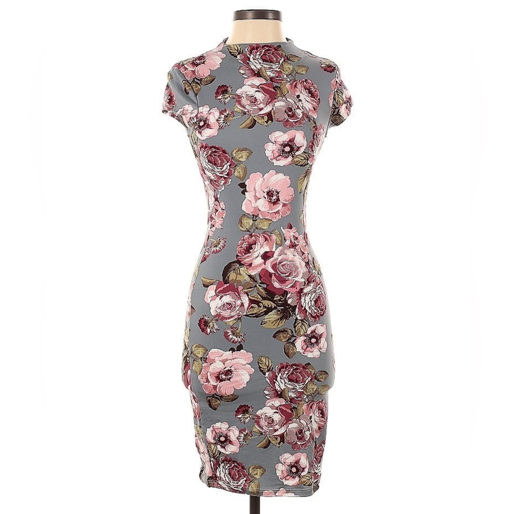 Size Small Joe and Elle Floral Dress
